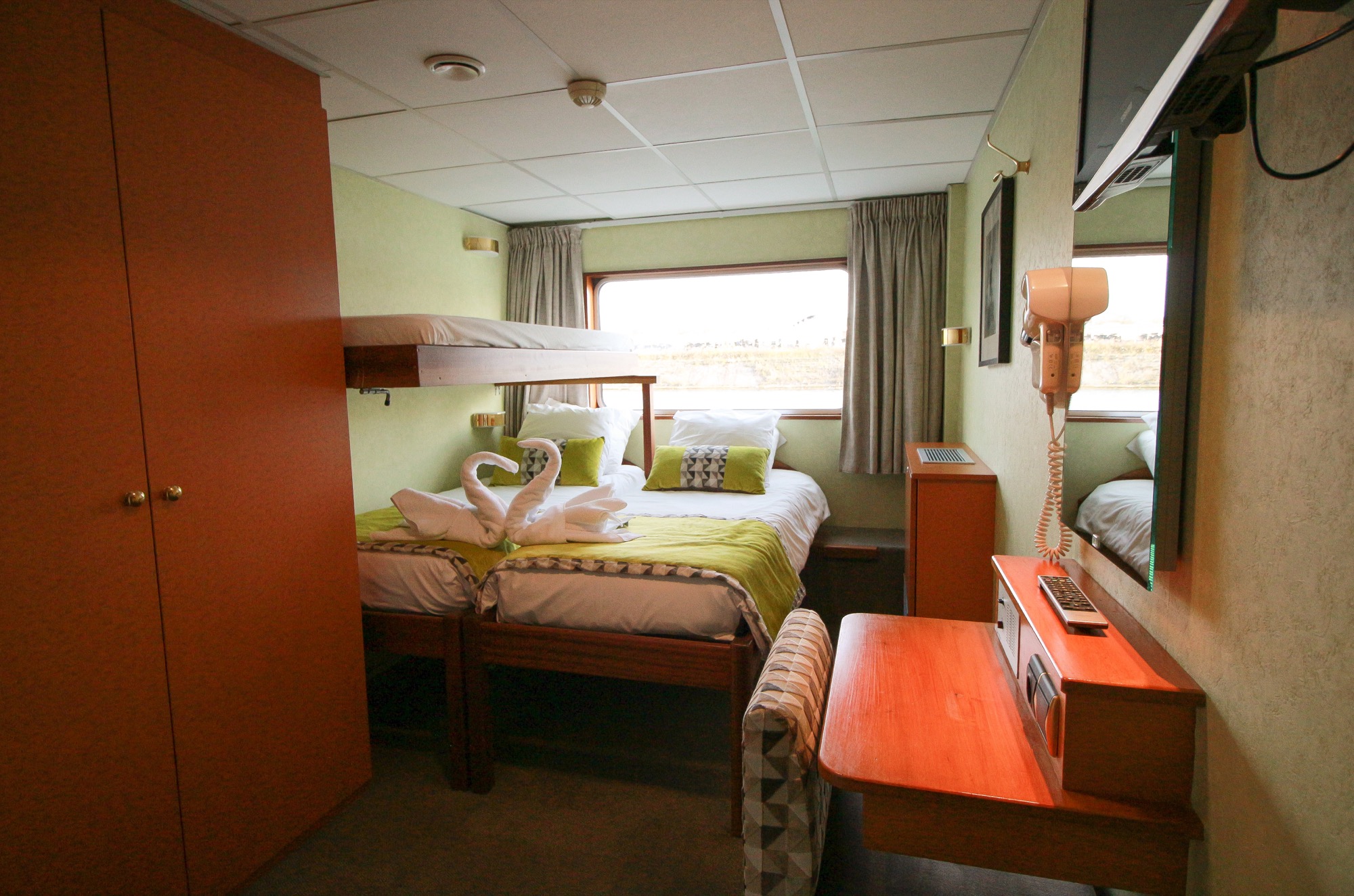 CroisiEurope MS France Triple Cabin.jpg